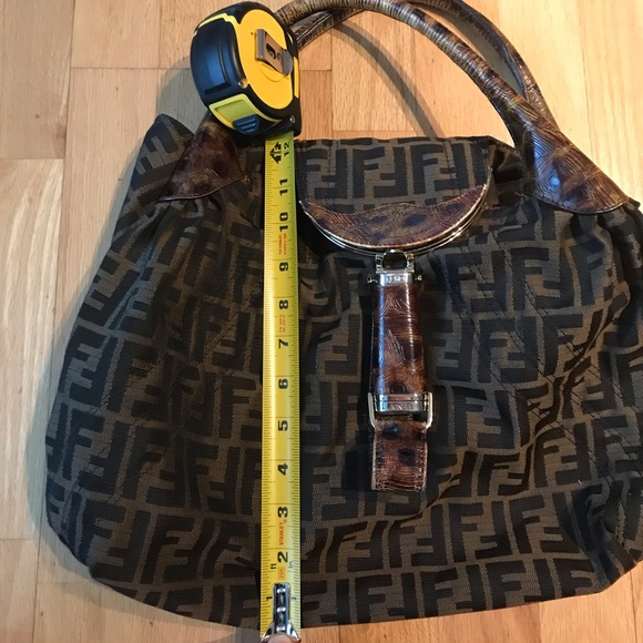 ❤️Fendi Spy Bag ❤️ - Picture 6 of 16